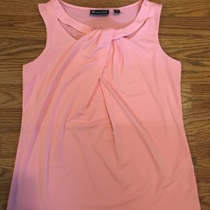 ✨3/$12✨ Never worn pink top!